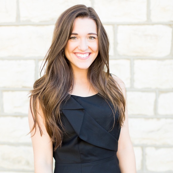 Meet Your Posher, Lizzi - Picture 3 of 3